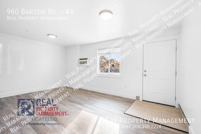 Building Photo - Brand New 3 Bedroom 1 Bath Apartment - Pet...