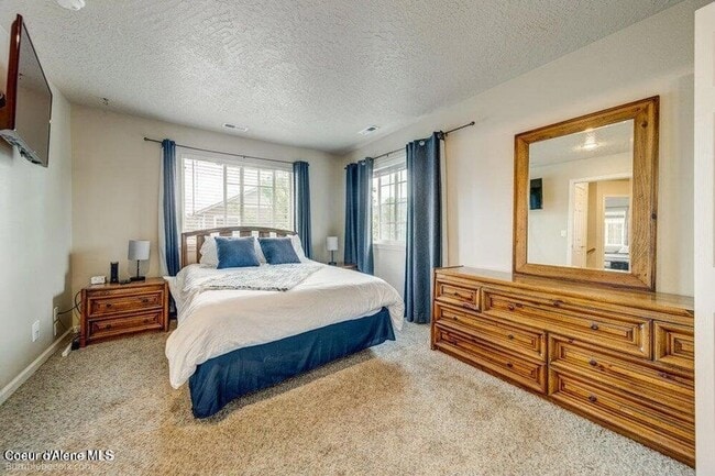 Building Photo - Beautiful Updated 3 Bedroom Condo with A/C, Garage & Fireplace in Forsythia Place!
