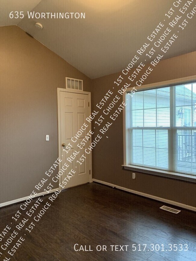 Building Photo - 635 Worthington-