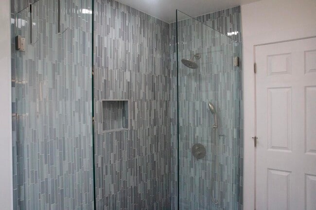 Building Photo - 16 E 44th St