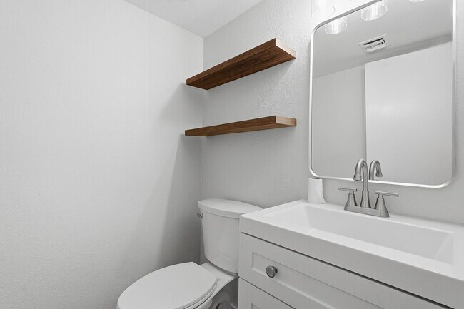 Building Photo - 10828 N Biltmore Dr