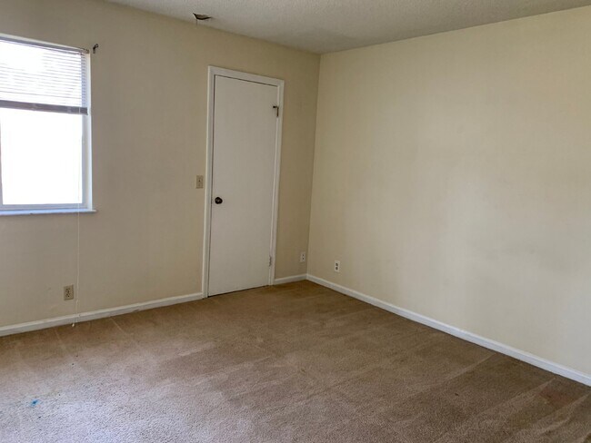 Building Photo - Condo for Rent