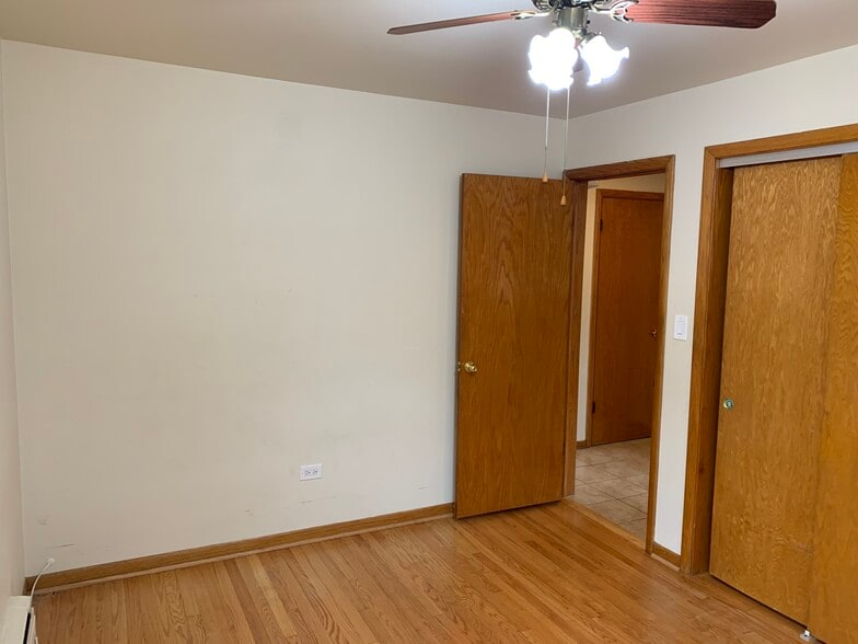Bedroom 2 Northwest Corner - 4908 N Harlem Ave