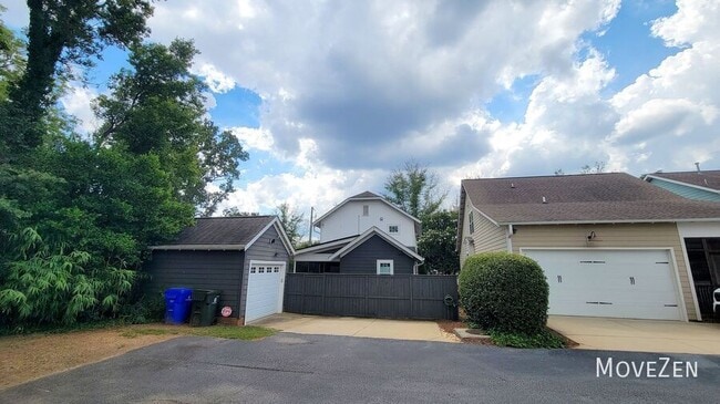 Building Photo - 210 Pinckney St
