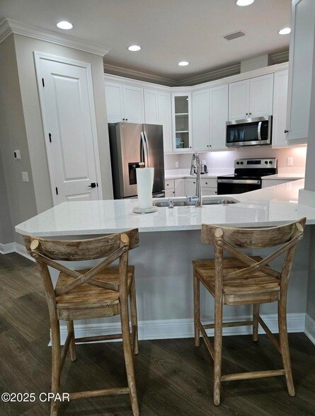 Building Photo - 8645 Weekend Dr