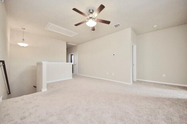 Building Photo - 2880 Donnell Dr