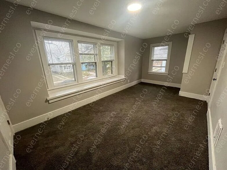 Building Photo - 3633 Almeda Dr