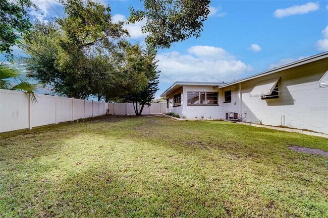 Building Photo - 11424 79th Ave