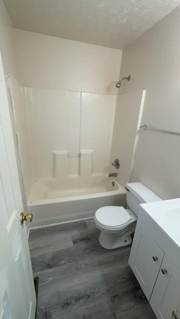Building Photo - Spacious 2 Bed 2 Bath Duplex