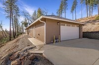 Building Photo - Beautiful 3 bedroom, 2 bath home in Paradise! Open Floor Plan with Attached Garage!