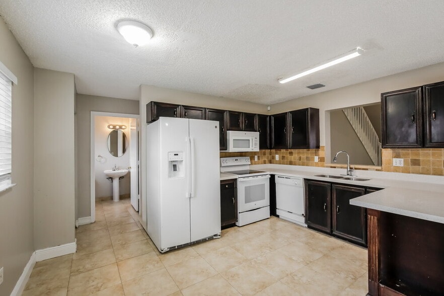 Building Photo - 40 NW 110th Ave