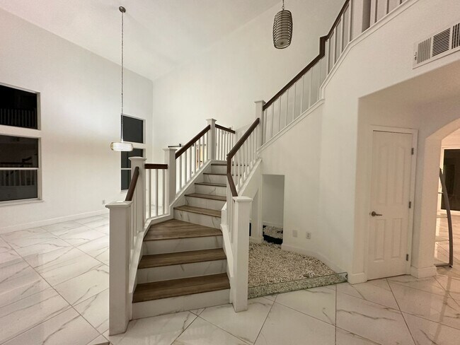 Building Photo - 5701 W Country Ave