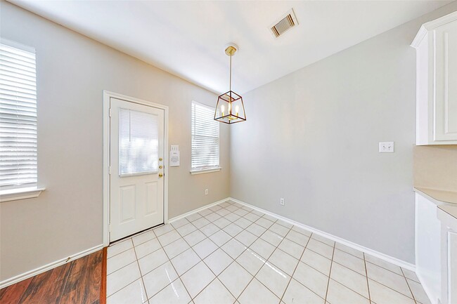 Building Photo - 107 N Camellia Grove Cir