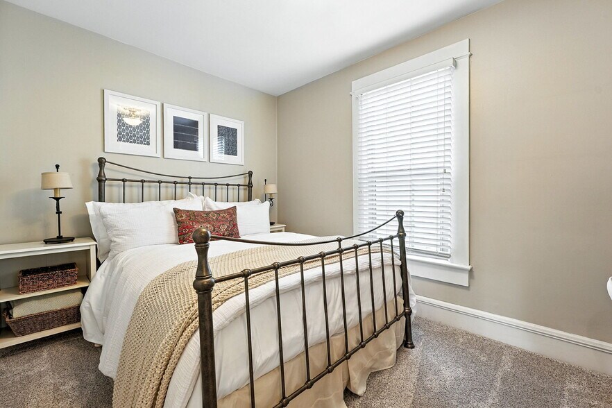 Secondary bedroom - 1373 N Marion St