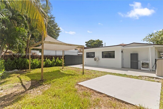 Building Photo - 3125 NW 21st Ct