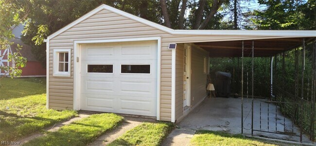 Building Photo - 517 Evans Ave