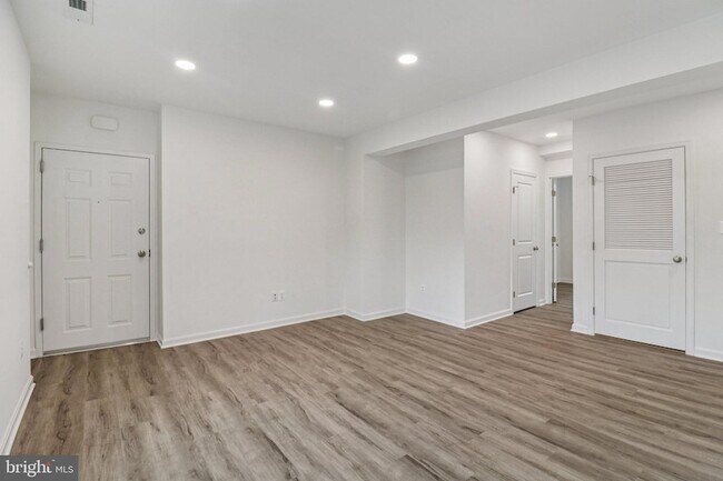 Building Photo - 303 Seaton Pl NE