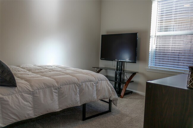 Building Photo - 10201 Waterwall Ln