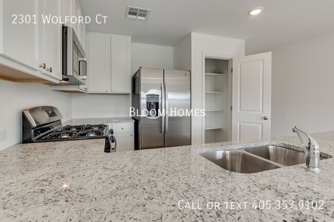 Building Photo - 2301 Wolford Ct