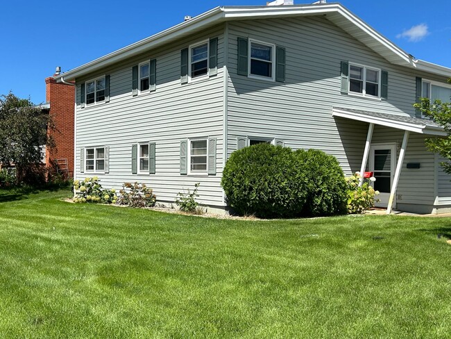 Primary Photo - Large Single Family Home for Rent