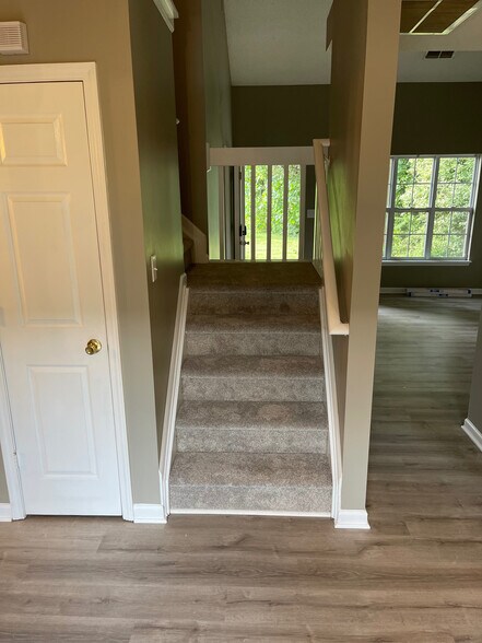 Building Photo - Room in Townhome on Petrea Ln