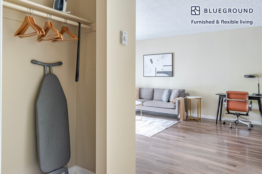 Building Photo - 788 Edgewater Blvd