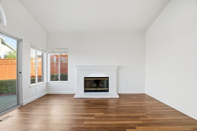 Building Photo - Desirable North Napa 3 Bed Single-Family Home