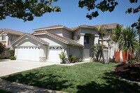 Building Photo - Gorgeous 4 Bedroom Home in Corona With Poo...