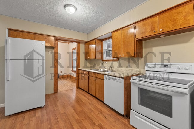 Building Photo - 719 S Glenn St