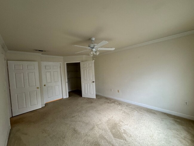 Building Photo - nice and quiet condo in desirable New Tamp...