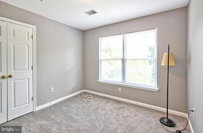 Building Photo - 9902 Woodview Dr