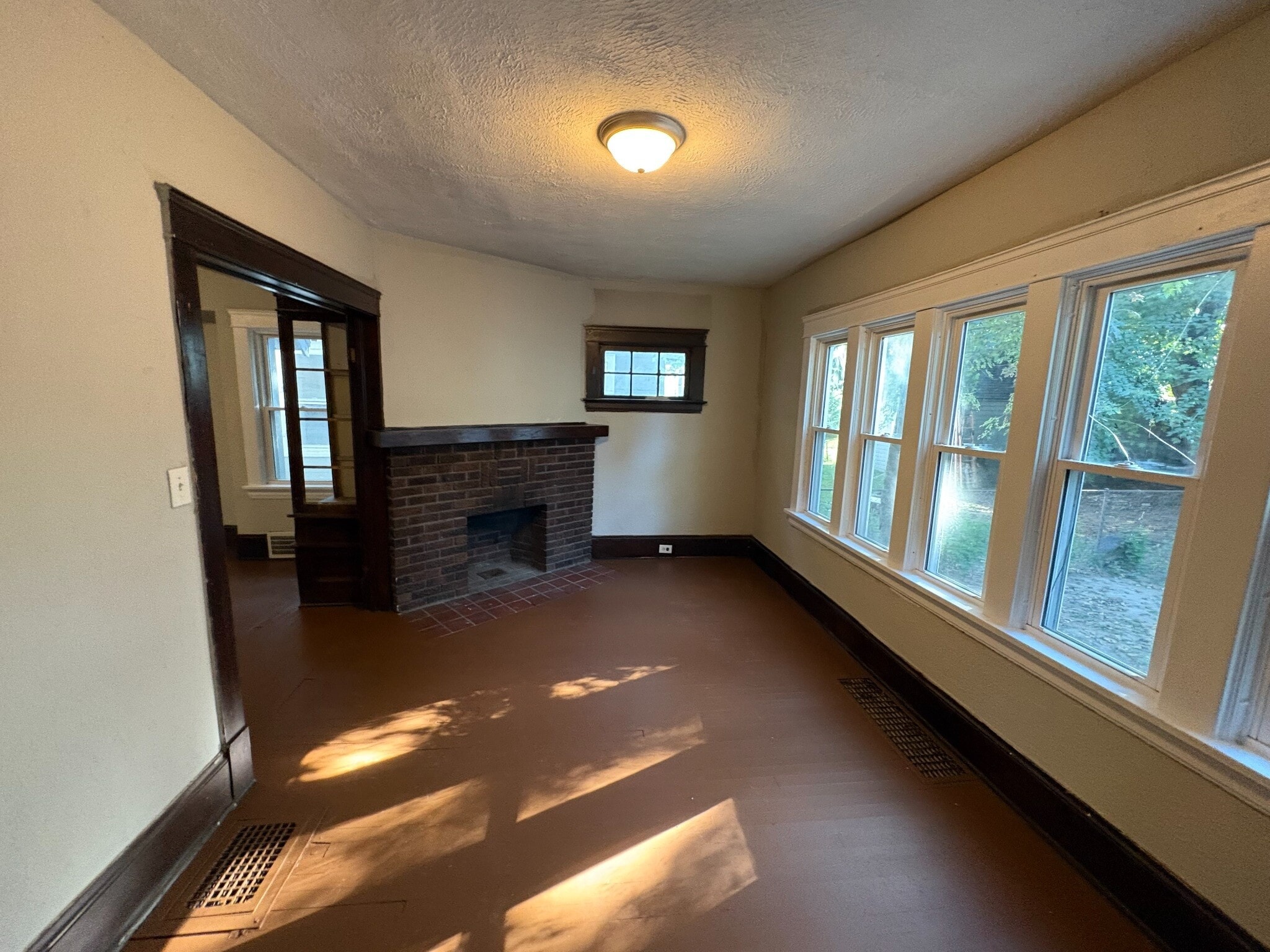 Building Photo - 2108 W 89th St