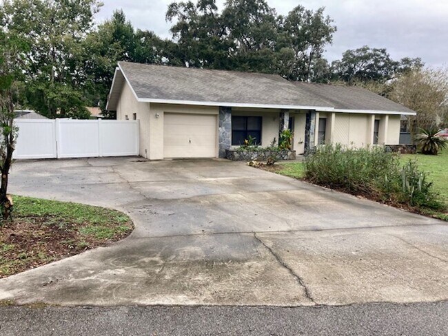 Building Photo - 3/2 Home with Fenced-in Yard!