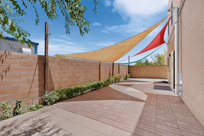 Building Photo - 624 Torretta Dr SW