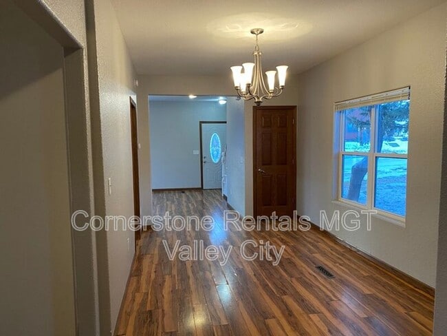 Building Photo - 642 2nd Ave NW