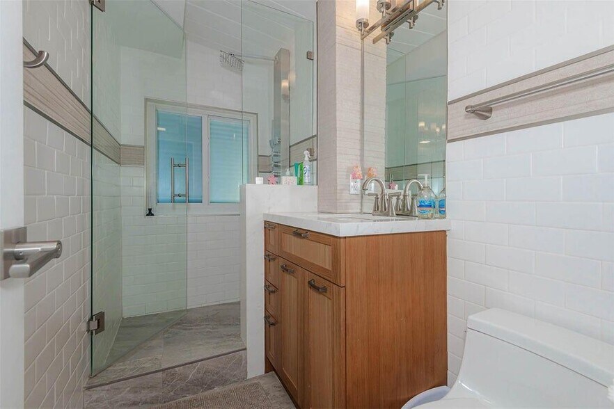 Building Photo - 1936 Harbour Inlet Dr