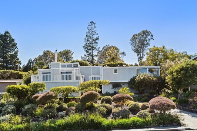 Building Photo - 31 Antilles Way