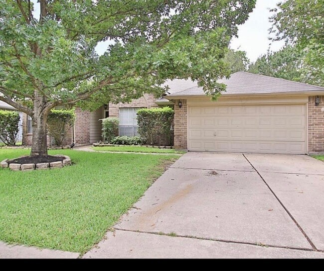 Primary Photo - 19843 Packwood Dr