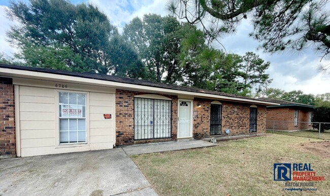 Primary Photo - House: Mickens Place