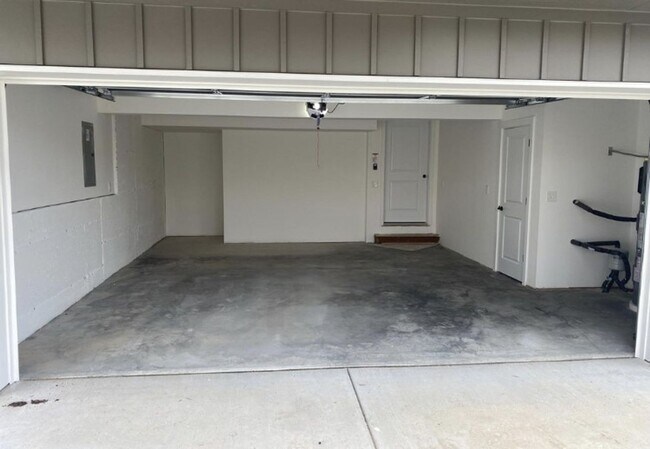 Building Photo - Modern 3-Bedroom Home Backing to Greenbelt in Meridian!