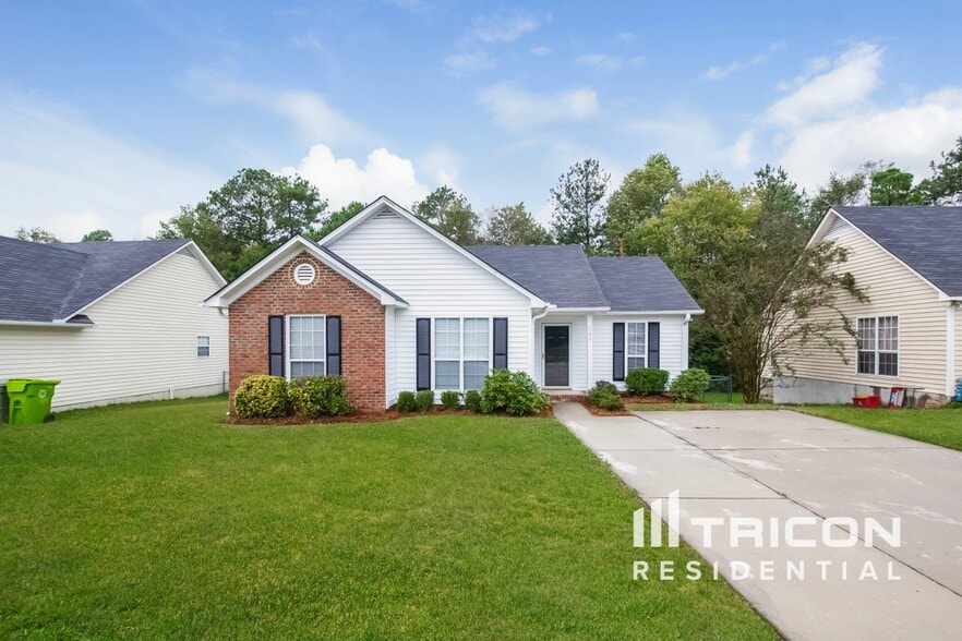 Primary Photo - 121 Green Rose Rd