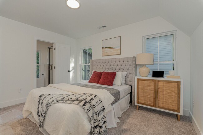 Building Photo - Gorgeous New Construction near Downtown Du...