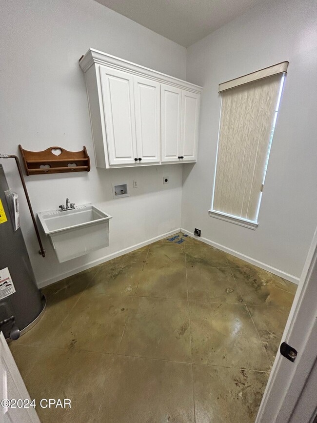 Building Photo - 7134 Bay Crest Rd