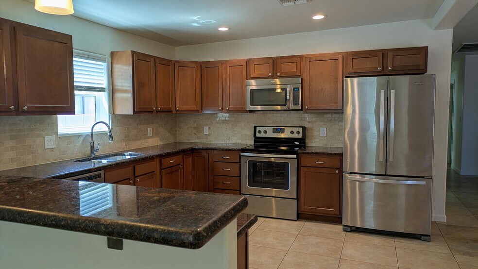 Building Photo - 427 East Waverly Street