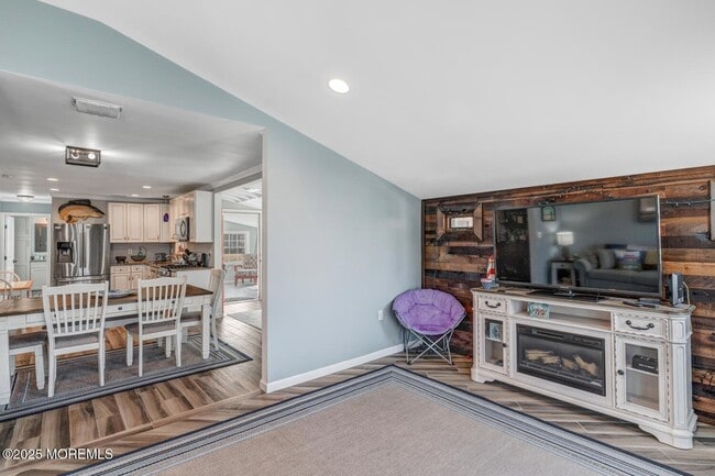 Building Photo - 28 S Los Angeles Dr