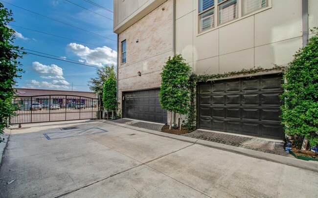 Building Photo - 4047 Leeland St
