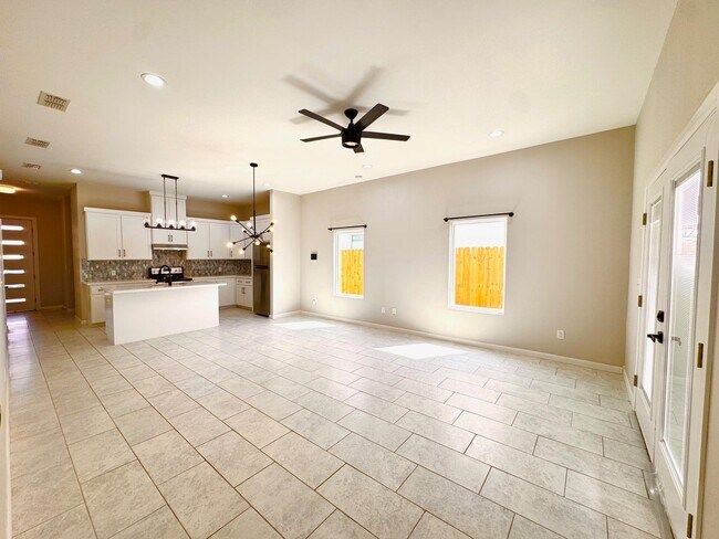 Building Photo - 1426 Los Estribos Dr