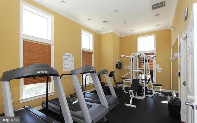 Building Photo - 537 Longhorn Crescent