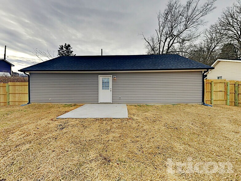 Building Photo - 603 Foster St