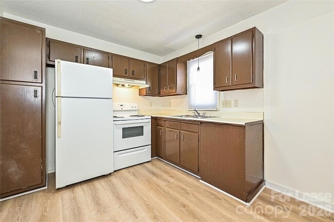 Building Photo - 268 Church St N